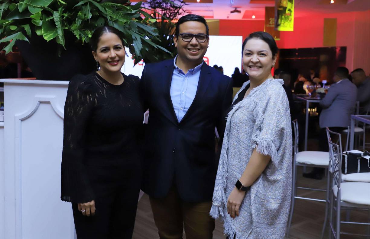 Doris Peña, Darwin Salgado y Mayte García