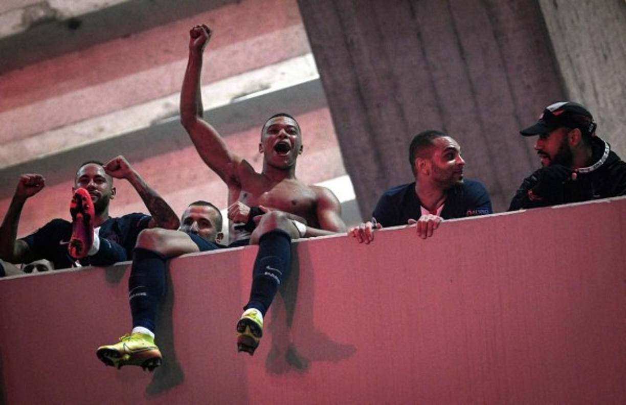Mbappé también se unió a la fiesta del PSG.