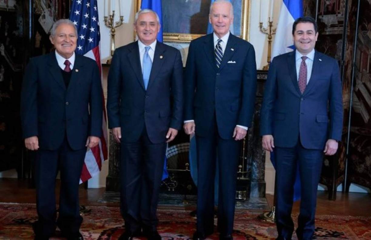 Los presidentes Salvador Sánchez Cerén (El Salvador), Otto Pérez Molina (Guatemala), el vicepresidente de EUA Joe Biden y Juan Orlando Hernández.