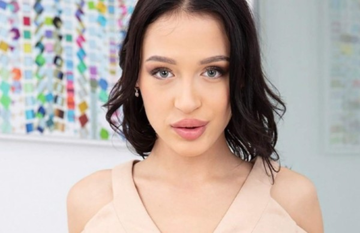 Autoridades locales detallaron que hasta el momento desconocen cómo sucedieron los hechos, pero que ya trabajan en ellos. Ya que un video de cámara de seguridad se puede ver a la actriz entrando al edificio.