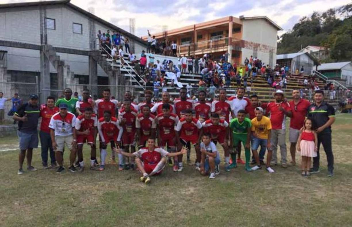 El Arsenal de Roatán es otro de los clubes que pelean por ascender. Se enfrentarán al Deportes Savio en la repesca.