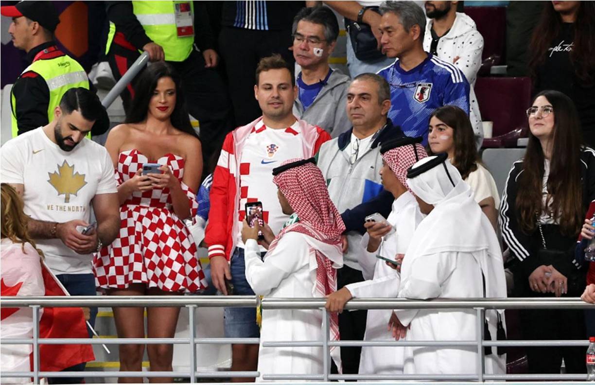 La intención de los hombres es de denunciar a la modelo croata ante las autoridades estatales, así lo dio a conocer el empresario qatarí Mohammed Hassan Al-Jefairi, al justificar esa situación.