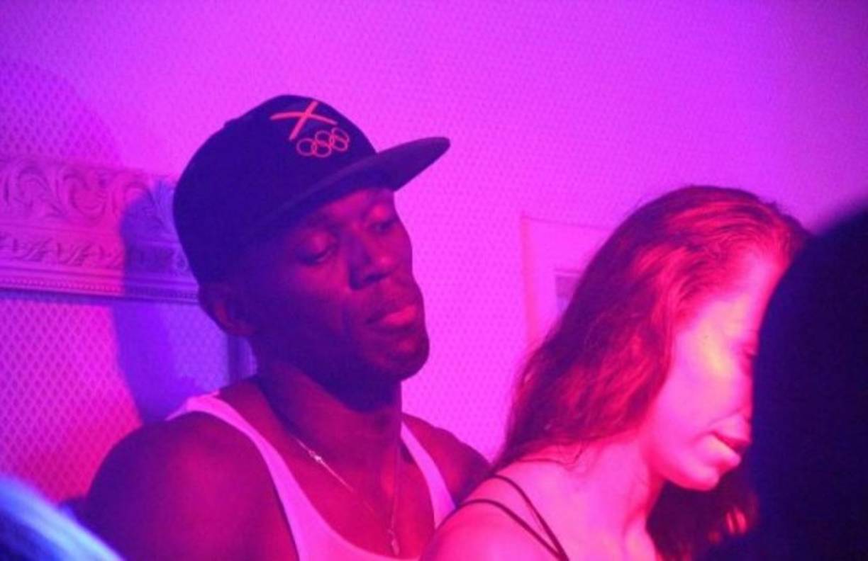 Usain Bolt gastó más de mil dólares en animar una fiesta de celebración que ha dejado un buen puñado de imágenes calientes en las que el corredor jamaicano es protagonista.