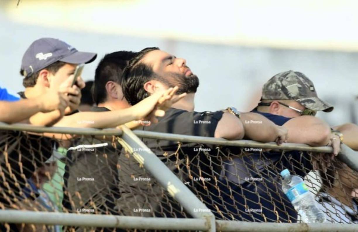 Así sufrió Elías Nazar, presidente del Honduras Progreso, en las gradas durante el partido contra el Juticalpa.