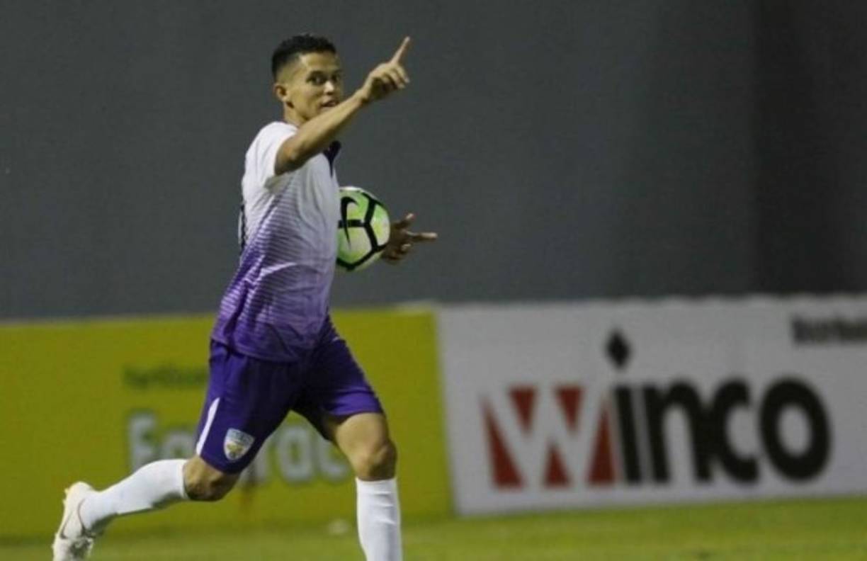 Jesse Moncada: El volante ofensivo es pretendido por el Motagua, pero en los azules le han señalado que debe decidirse lo más pronto posible si finalmente se une al club: 'Nosotros tenemos la intención de incorporarlo, pero si no hay respuesta, lo descartamos totalmente”, dijo Juan Carlos Suazo, presidente financiero del Motagua.<br/>