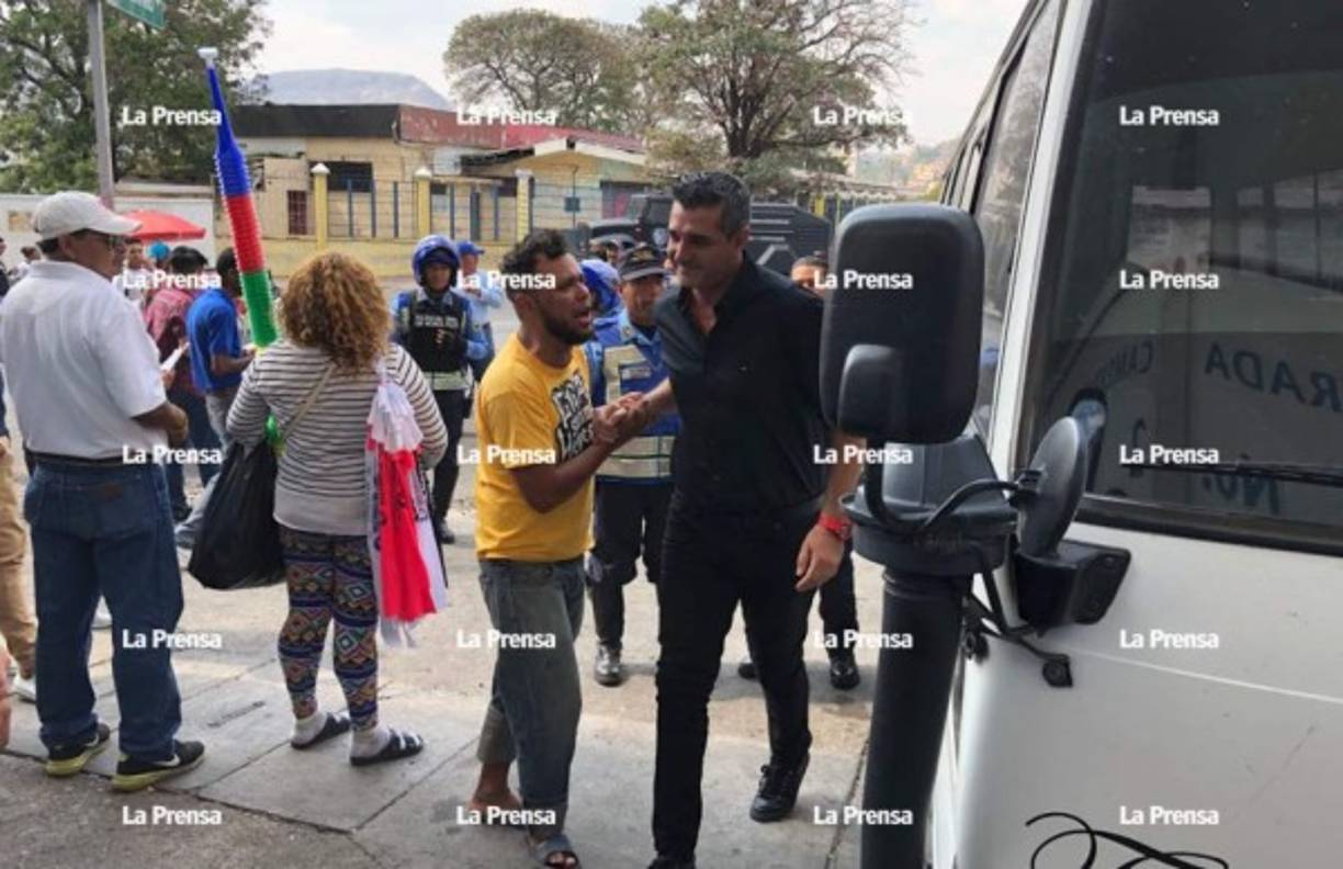 La plantilla del Motagua no tuvo problemas a su llegada al estadio Nacional.