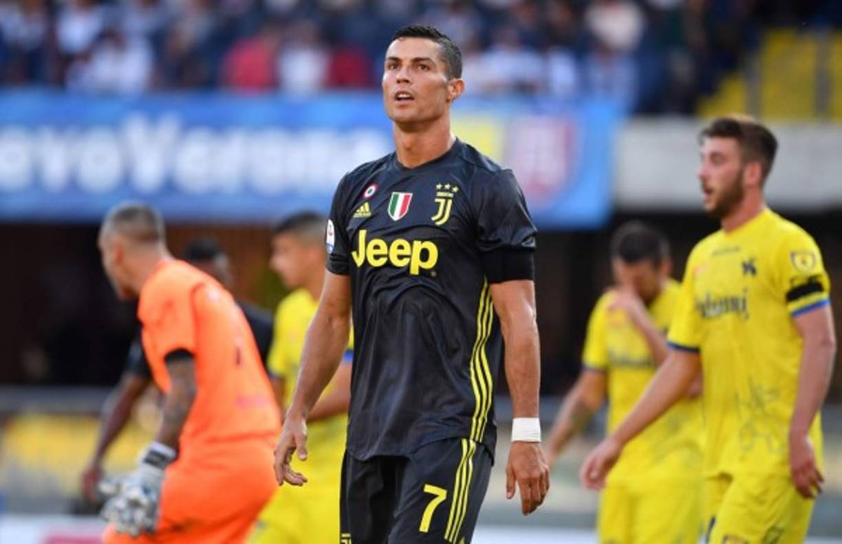 En una posición de tradicional '9', Cristiano tuvo protagonismo ofensivo casi desde el principio.