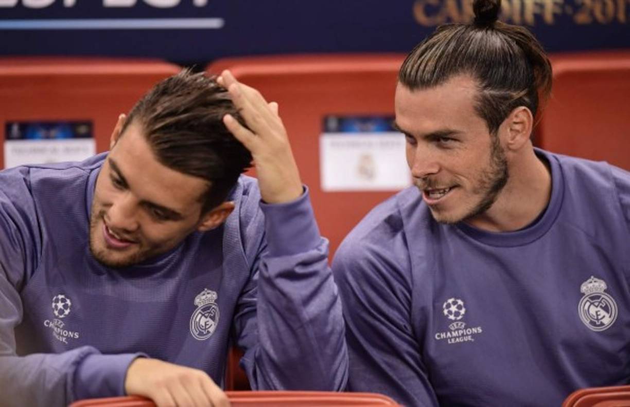 Gareth Bale junto a Kovaci en la banca de suplentes. AFP PHOTO / JAVIER SORIANO