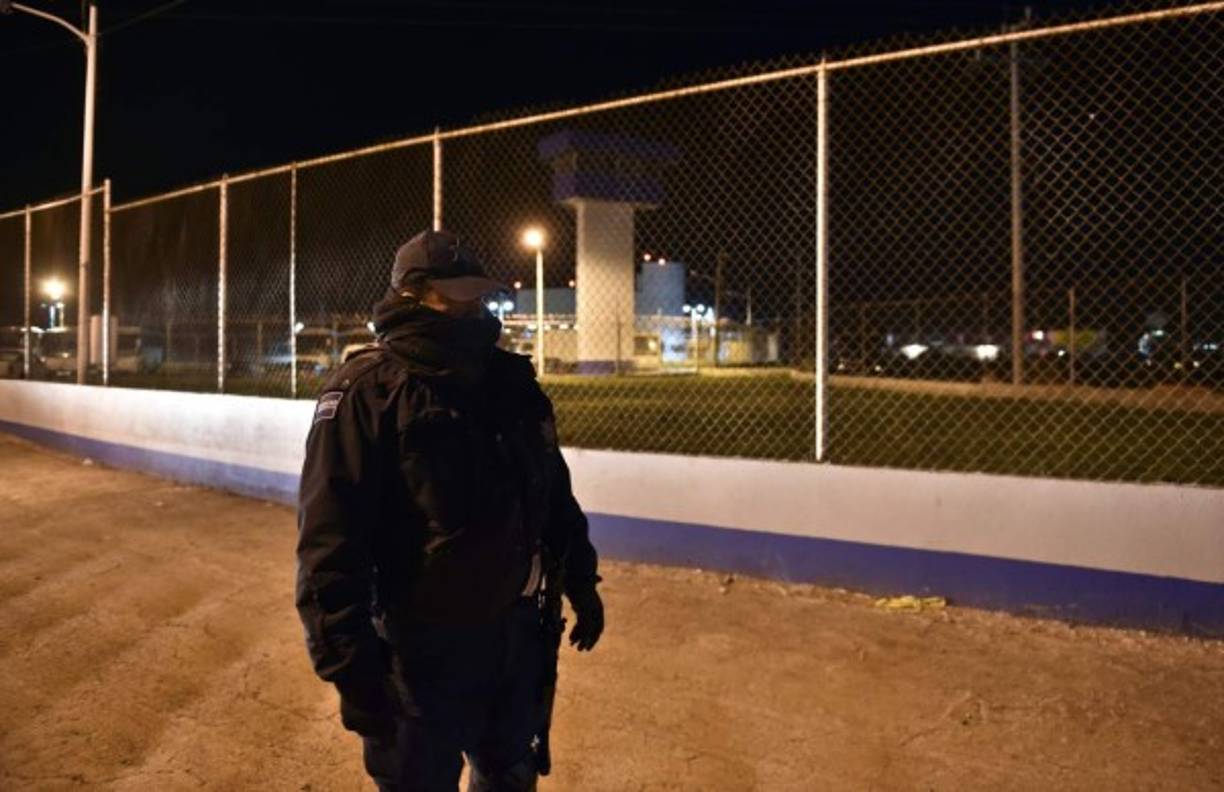 El 'Chapo Guzmán' se fugó de la cárcel de máxima seguridad durante horas de la madrugada de este domingo.