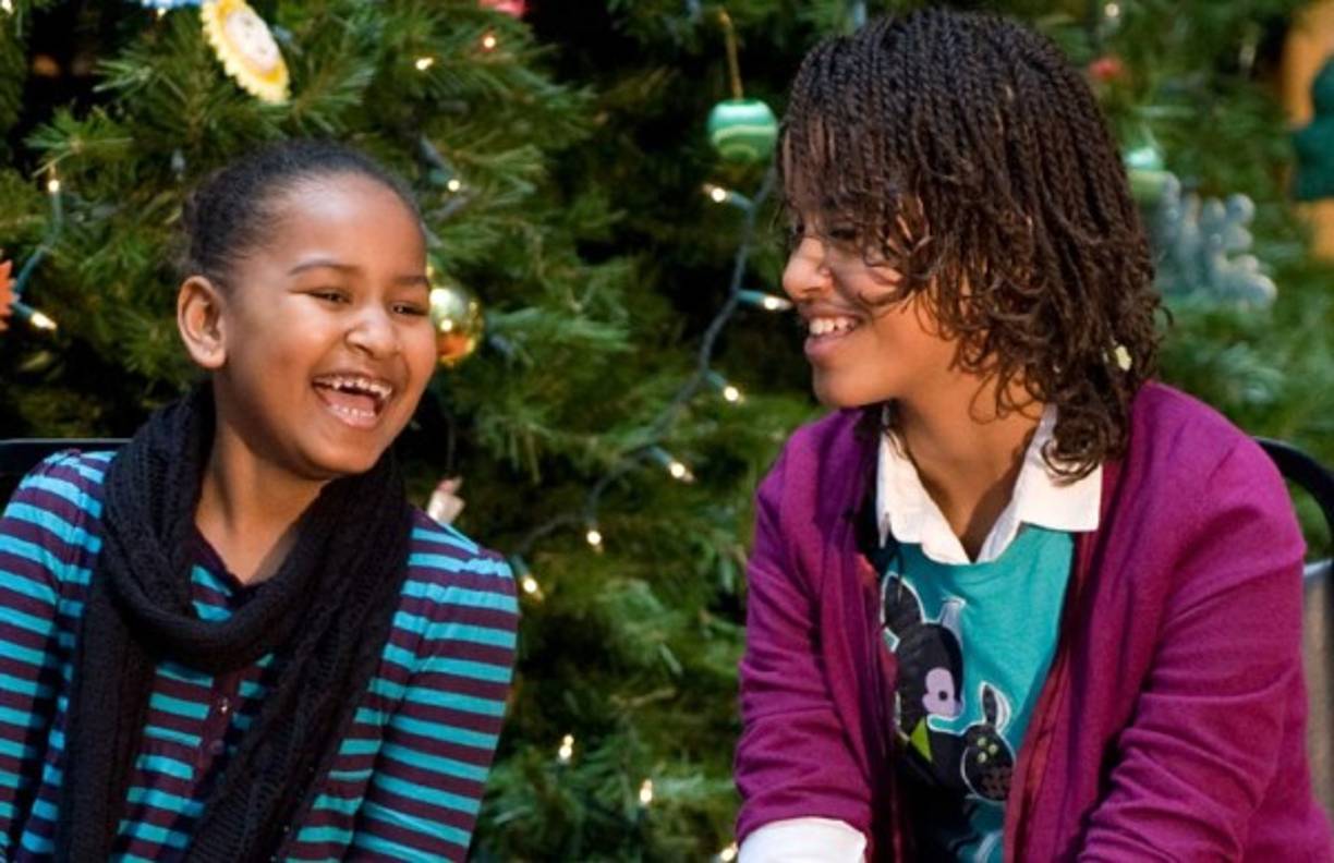 Las hermanas Obama evidencian su complicidad frente a las cámaras.