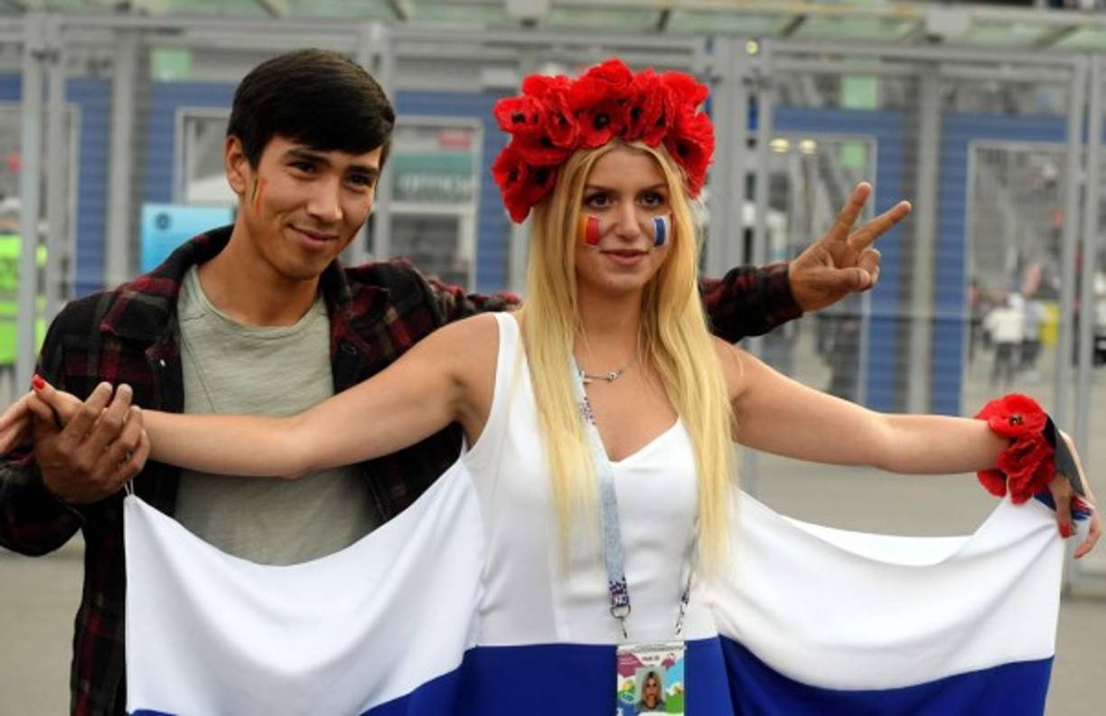 Esta bella aficionada robó miradas en el estadio y varios hinchas le pidieron fotos.