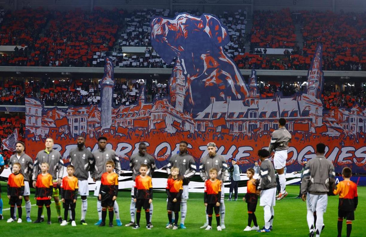 La afición del Lille sorprendió con estos tifos para recibir a su equipo en el Estadio Pierre-Mauroy contra el Real Madrid.