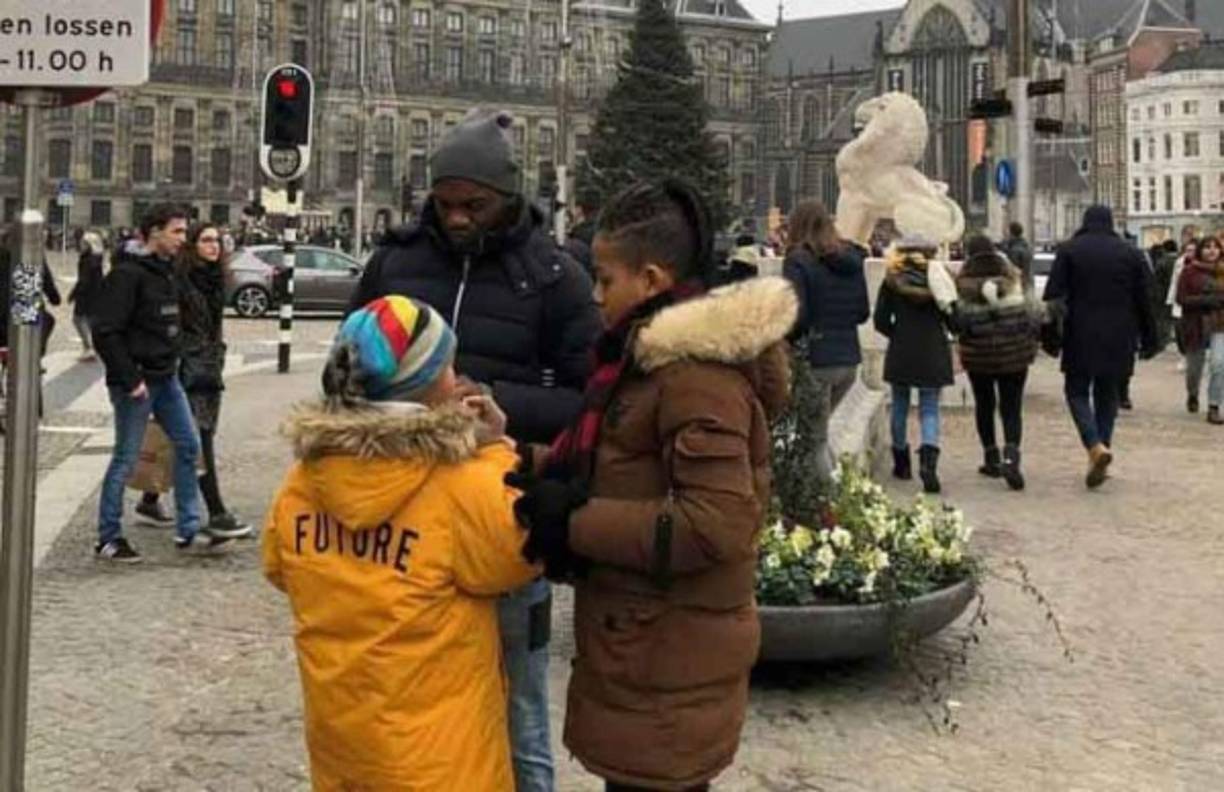 David Suazo: El exjugador y hoy entrenador hondureño, viajó con su familia a Holanda.
