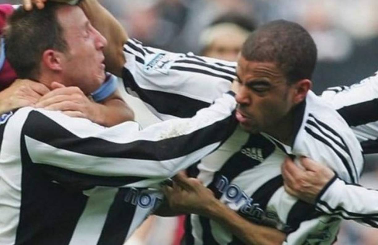 Bowyer y Dyer en el Newcastle: A ocho minutos de un partido, ambos se enfrentaron por no pasarse la pelota y se fueron a los puños.