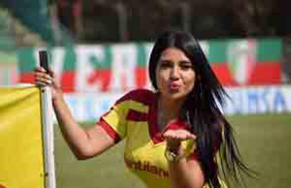 ¿A quién se lo mandaría? Jeimi Gonzáles regaló este beso en el Yankel Rosenthal.