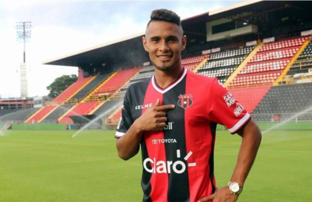 Alexander López: Mediocampista del Alajuelense de Costa Rica con gran clase para manejar la pelota y es el que mejor trato le da al balón.<br/>