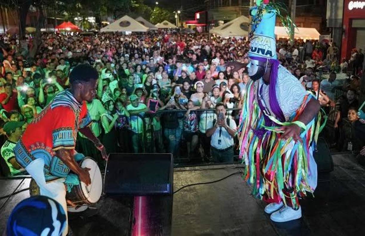 La cultura y la tradición estuvieron presentes en las presentaciones realizadas durante la inauguración de la feria más alegre de Honduras que comenzó con un carnavalito en la zona viva.