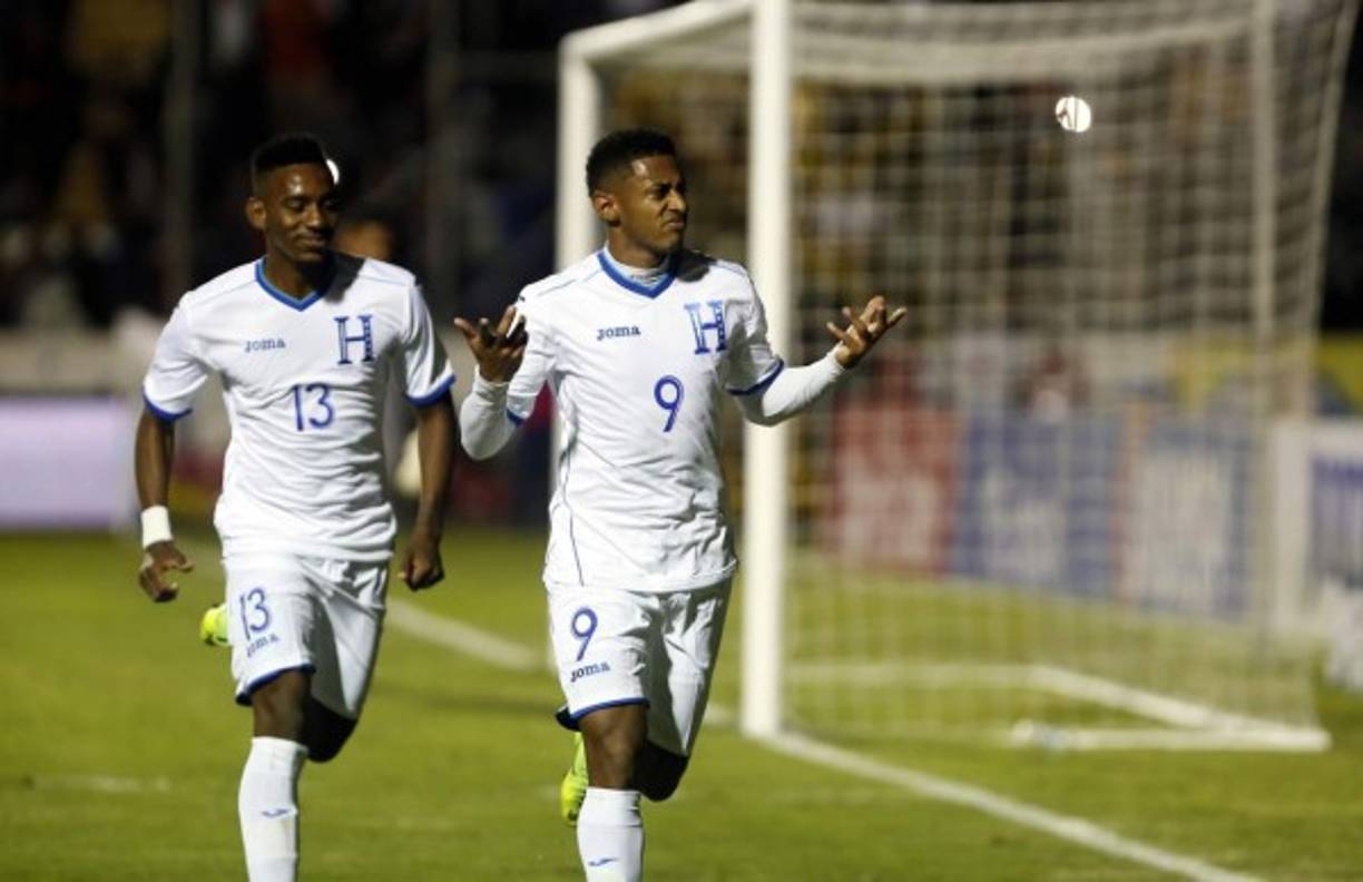Secuencia de la celebración del 'Choco' Lozano tras su gol de penal contra Panamá.