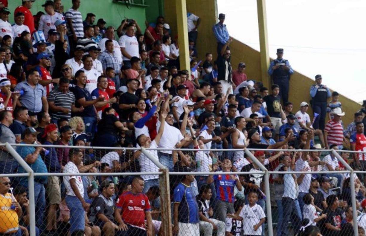 El estadio Humberto Micheletti lució sus mejores galas para el duelo Honduras Progreso vs Olimpia.