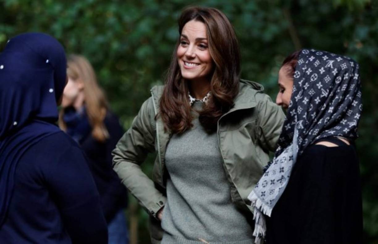 Luego, la duquesa de Cambridge se alejó del centro de atención y tomó una licencia de maternidad para cuidar de su hijo recién nacido y sus dos hijos pequeños.<br/><br/>Siempre tuvo unas cuantas apariciones en eventos como Trooping the Color , el centenario de la RAF y el torneo de Wimbledon.