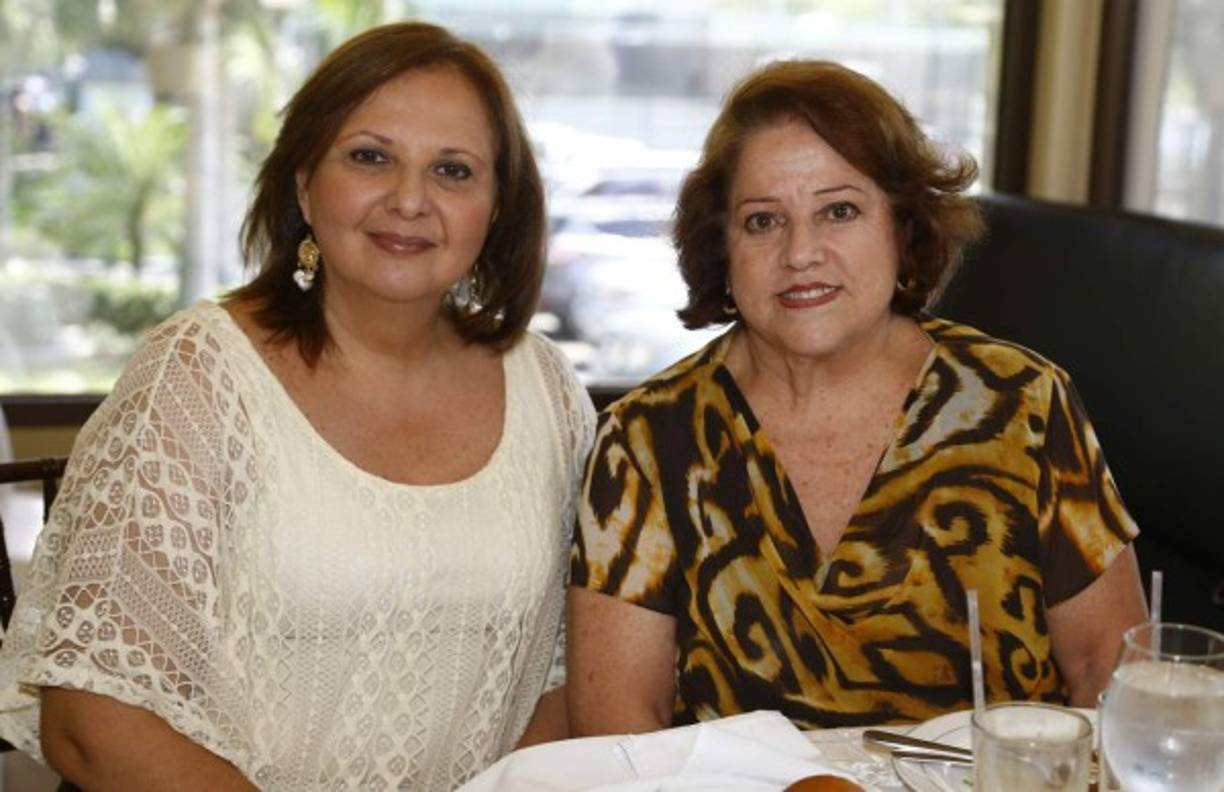 Ana Leyla Sikaffy y María del Carmen Zablah.