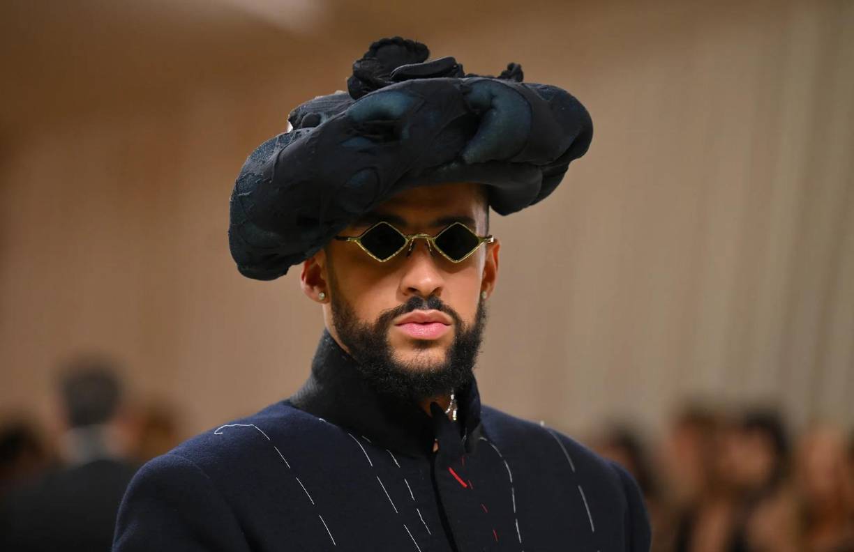 Anteriormente, el “Conejo malo” fue objeto de especulaciones sobre su orientación sexual tras la difusión de un video en el que se le ve en un bar gay de Nashville.