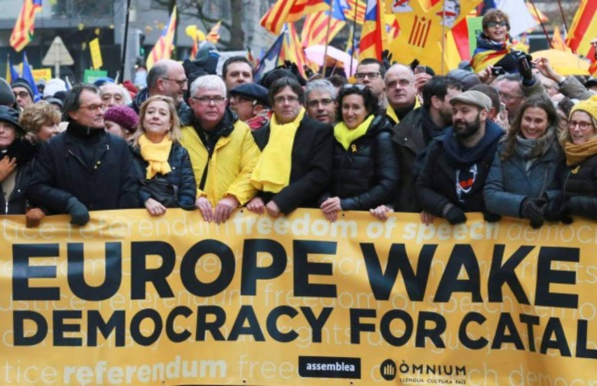 Bélgica. “¡Despierta Europa!”, gritan en Bruselas. <br/>Miles de independentistas se manifestaron ayer en Bruselas para llamar la atención sobre la situación en Cataluña, estuvo Carles Puigdemont.