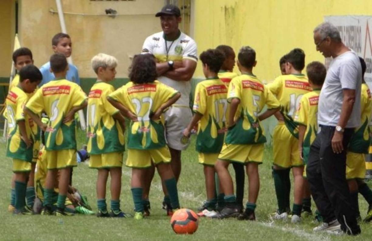 Jocimar Nascimento vive en Brasil y ha comenzado a dar sus primeros pasos como entrenador de fútbol.
