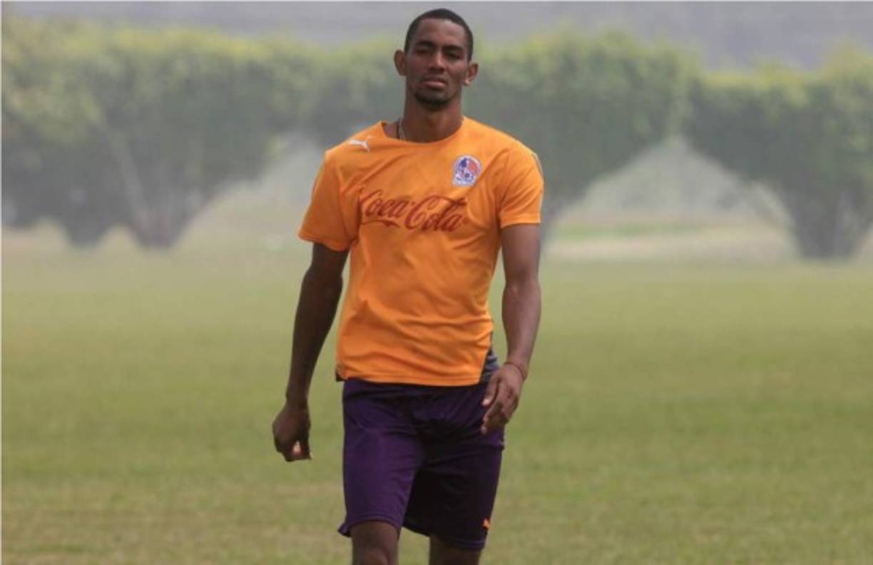 Jerry Bengtson, delantero del Olimpia, es conocido como 'Avestruz'.
