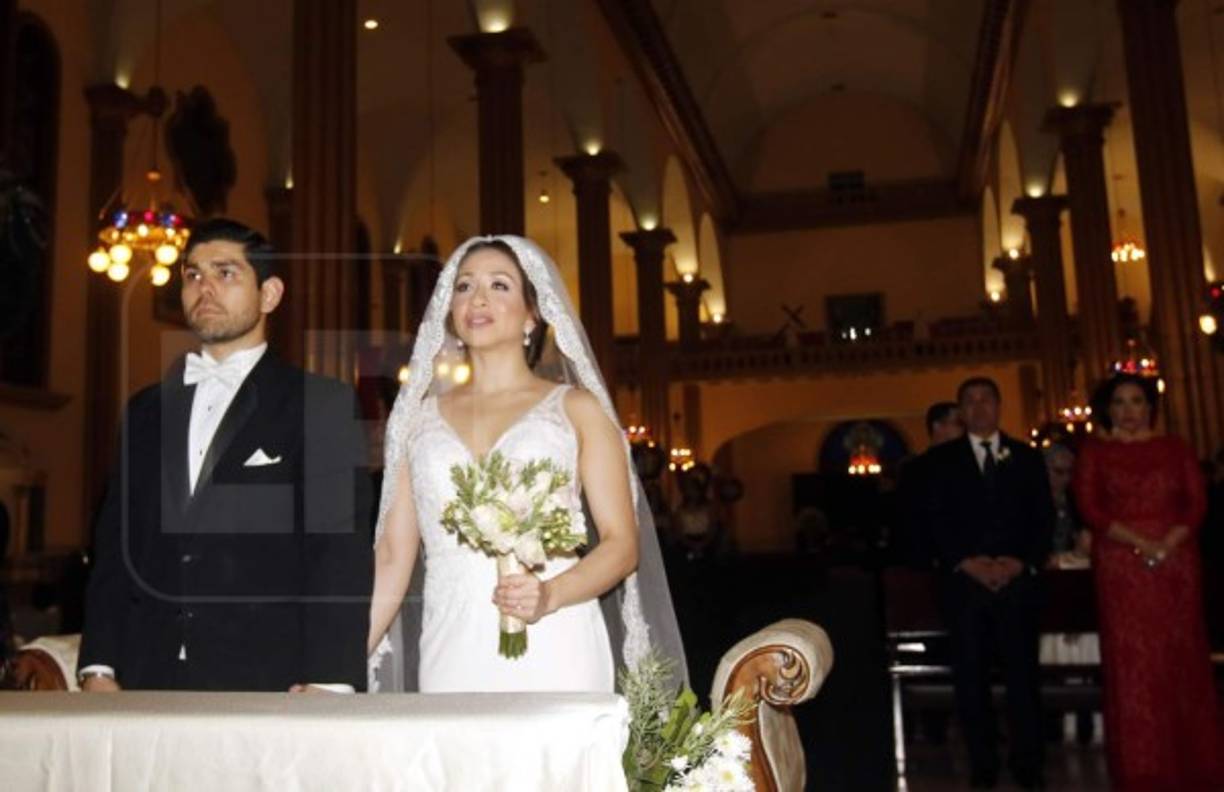 Por su parte Ivonne María estuvo unos años como diplomática en la embajada de Honduras en Taiwán y actualmente trabaja en la empresa de construcción Dong Jyu Group Taiwán, según detalla en su red Linkedin.