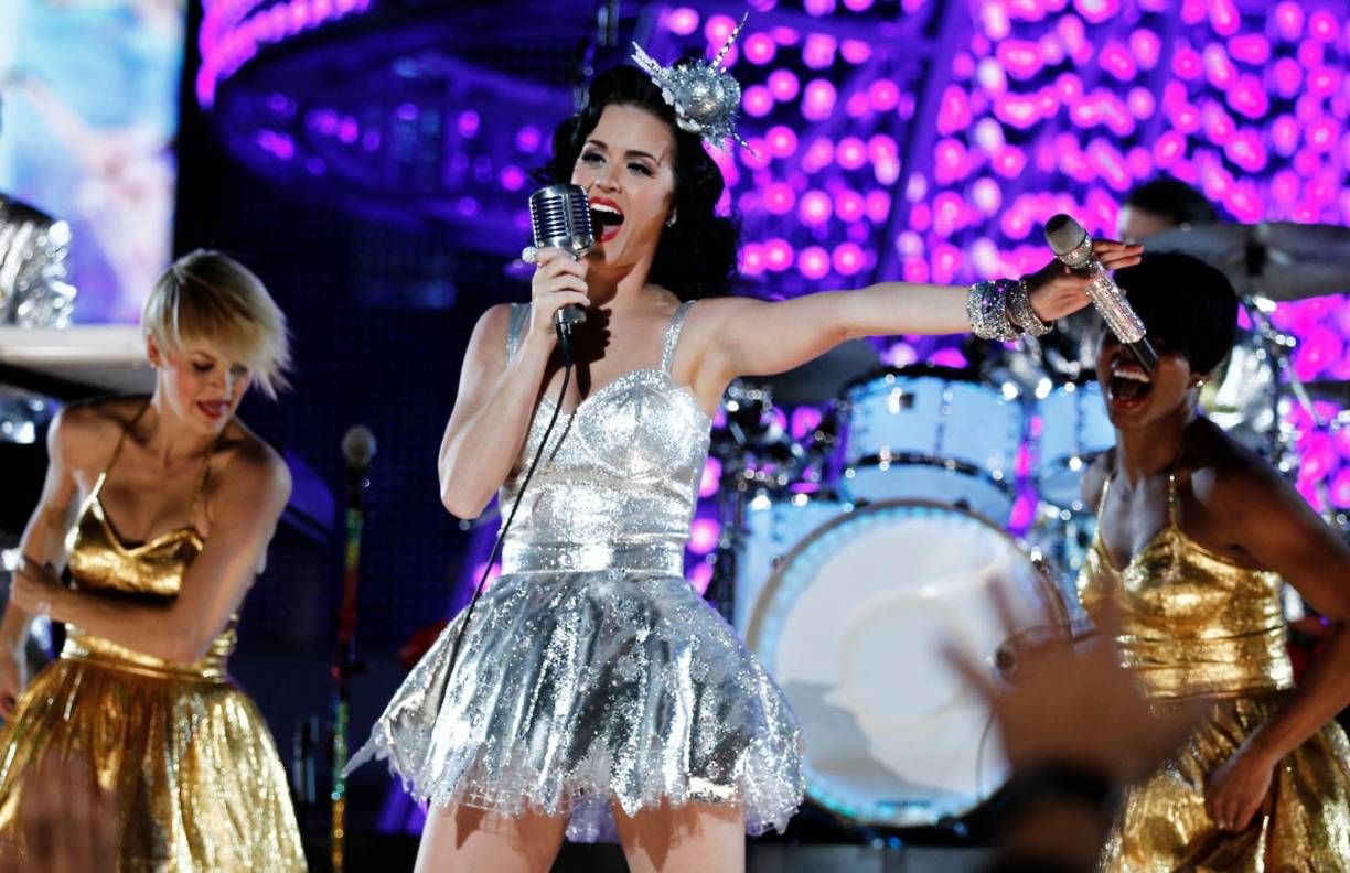 4. Finaliza tu compra: Una vez seleccionados tus boletos y asientos, procede al pago para completar la compra. Fuente: Infobae y El Milenio