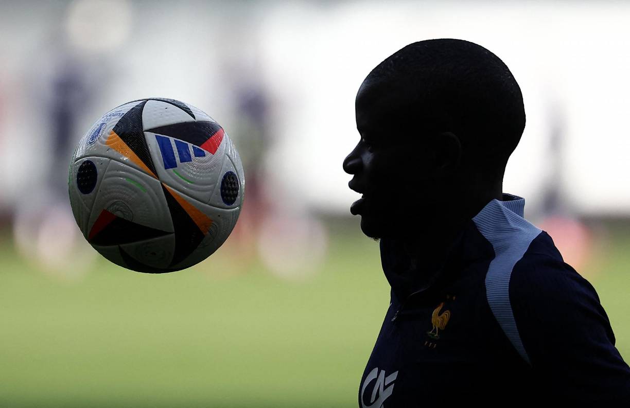 El West Ham se ha acercado al Al Ittihad para preguntarle por N’Golo Kanté como principal objetivo. Se llevaron a cabo conversaciones directas entre los clubes y con el campo de jugadores, indica Fabrizio Romano.