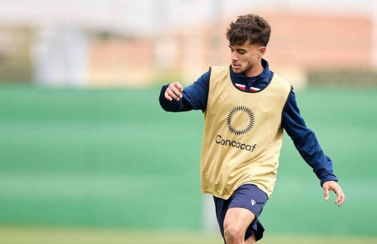 Edison Azcona: Mediocampista de República Dominicana. 