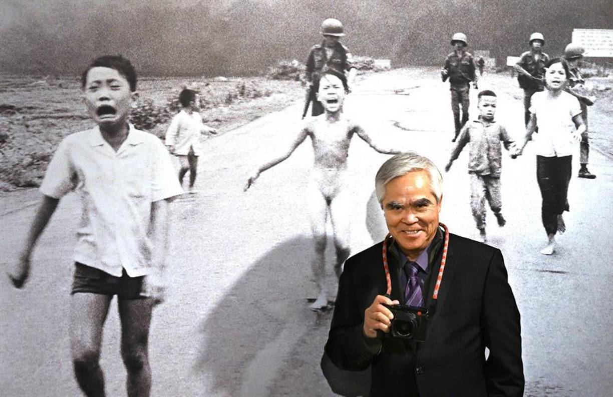 La exposición titulada “Del infierno a Hollywood” recoge 61 fotografías de Ut, el fotógrafo estadounidense de origen vietnamita de la agencia AP cuya imagen de Kim Phuc convirtió a ambos en símbolos pacifistas y que han querido viajar a Italia para la ocasión.