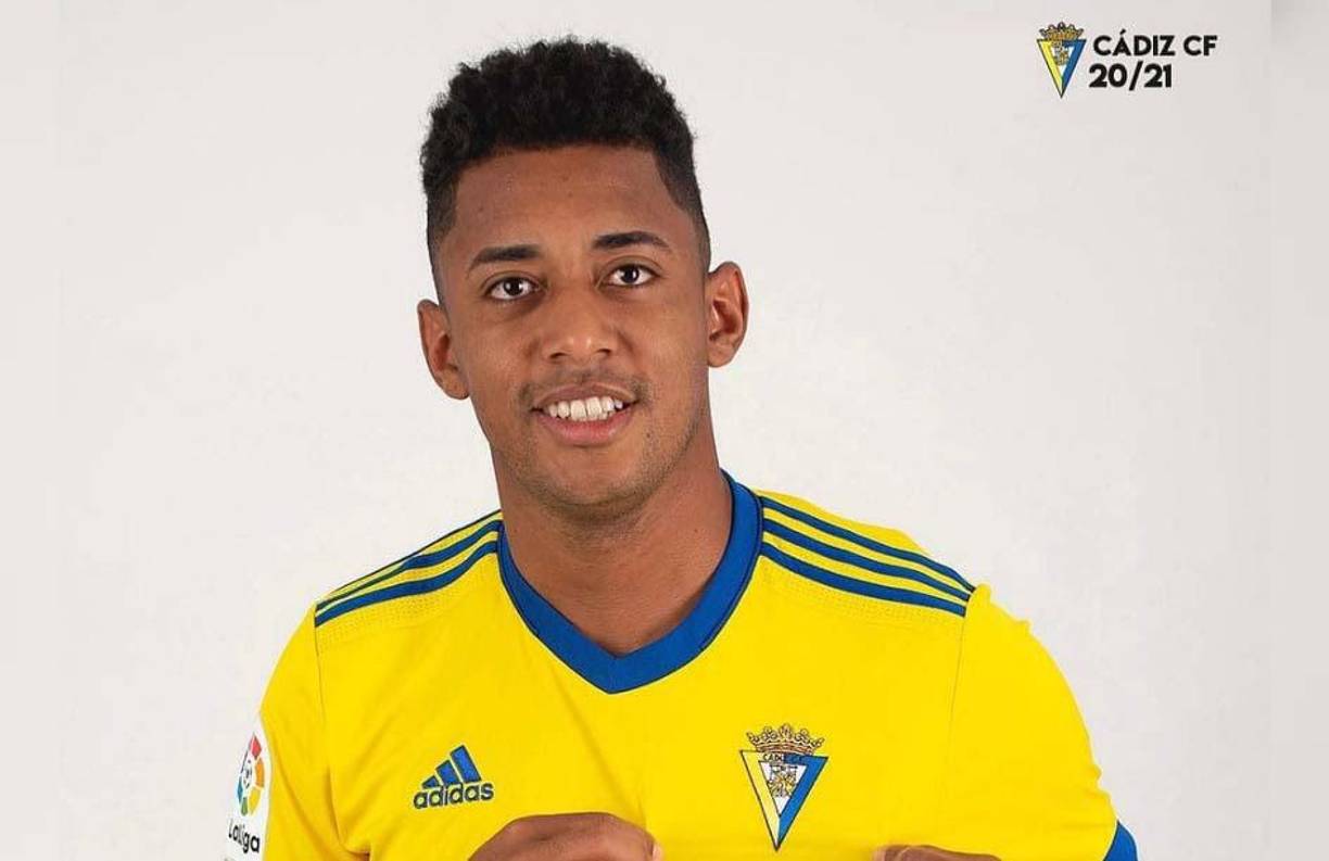 El 22 de julio de 2020, el Cádiz Club de Fútbol confirmó su traspaso por una suma de 2.7 millones de euros. 