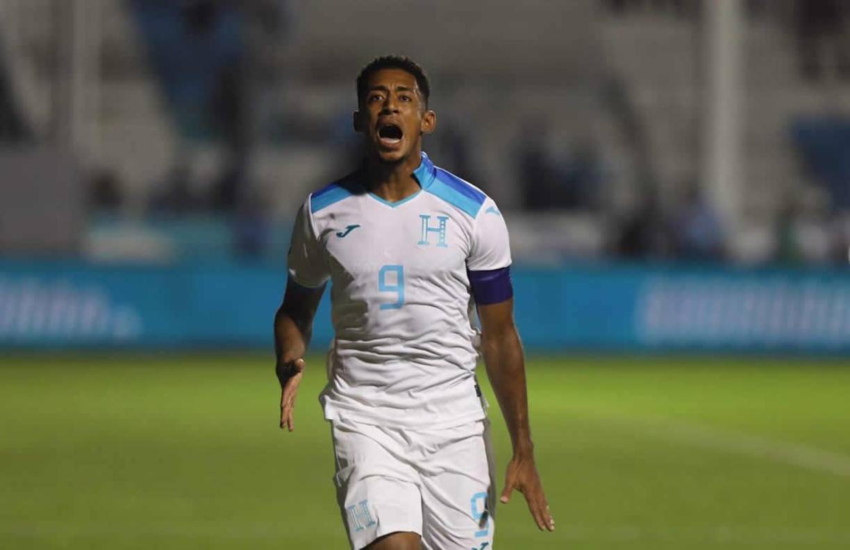 El capitán de la Selección de Honduras festejando su gol para el 2-0 sobre Cuba.