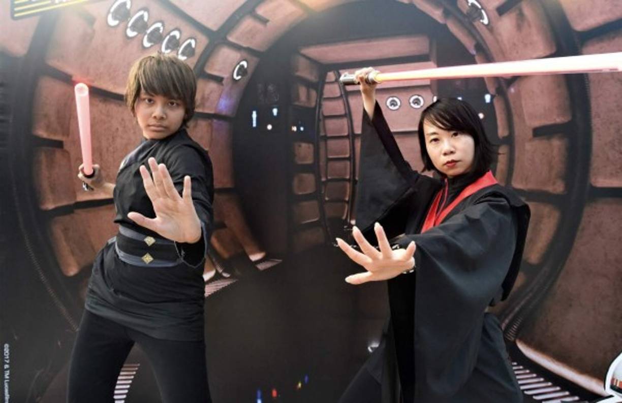 Muchos apasionados de la saga de Star Wars invierten grande sumas de dinero en confeccionar el vestuario de los personajes de la franquicia, con tal de vivir su fantasia en la vida real.