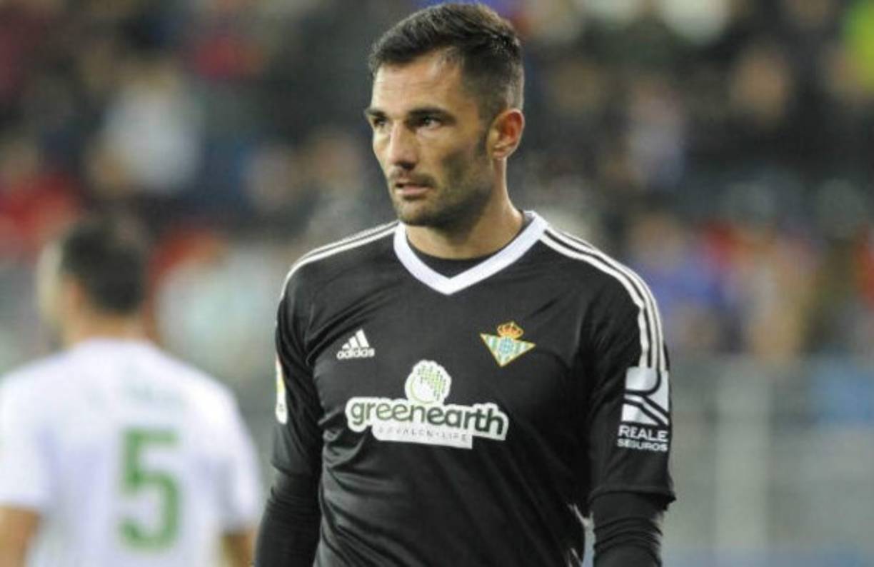 Adán. Según ‘Sevillainfo’, el portero del Betis podría ser el sustituto de Pau López en el Espanyol.