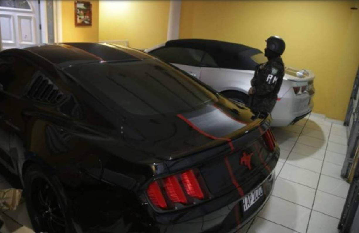 Uno de los vehículos del 'Cholo Houston' decomisado tras su captura.