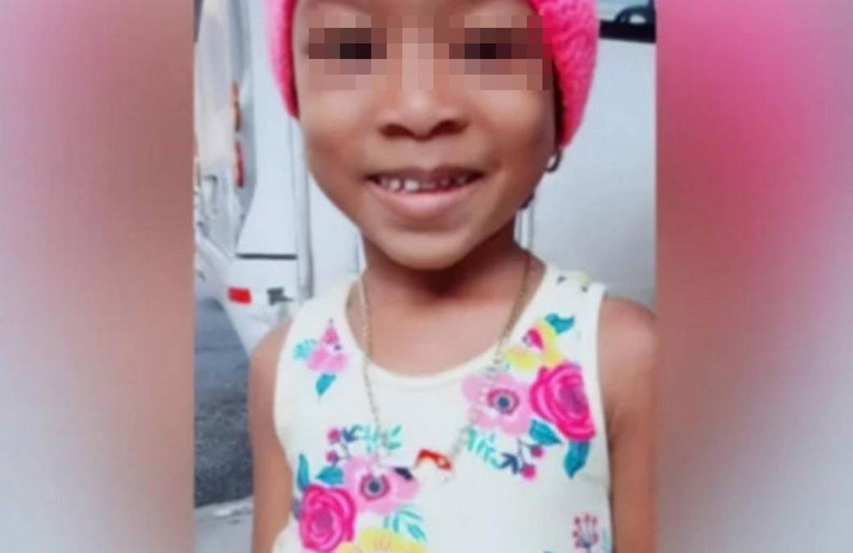 Los padres de Anadith Tanay Reyes Álvarez, de 8 años, la niña inmigrante hondureña (nacida en Panamá, pero de padres hondureños) que falleció bajo custodia de la Patrulla Fronteriza han denunciado que la menor murió “en el piso” de la estación migratoria, a pesar de que las autoridades informaron que fue declarada muerta en el hospital. 