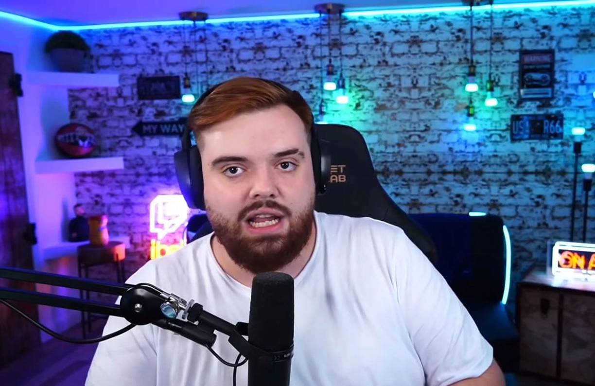 El equipo del programa ‘Socialité’ del canal Telecinco sacó a la luz a la desconocida novia de Ibai. Se trata de una mujer que le ayuda en sus transmisiones y que ha optado por estar en segundo plano.