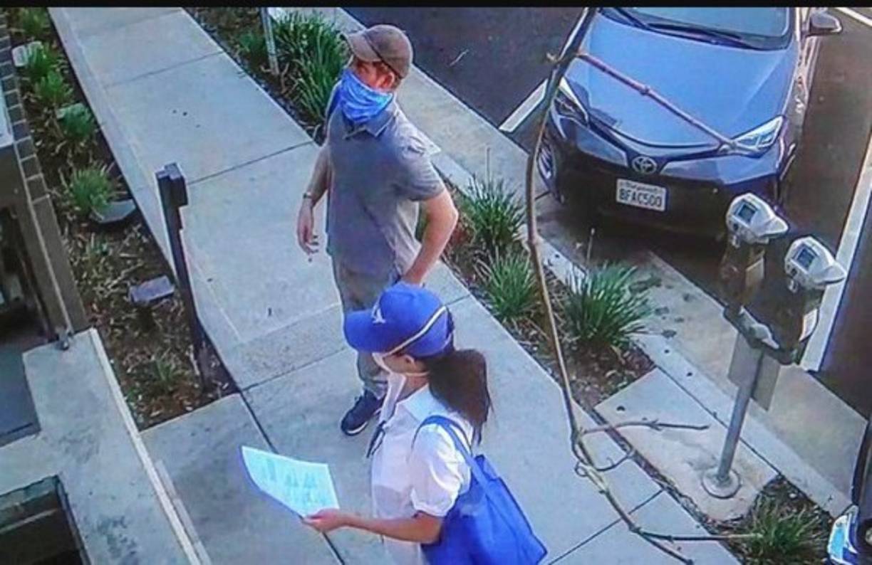 'Son gente con los pies en la tierra, muy dulce y genuina, y nada ceremoniales. Insistieron en que los llamáramos Harry y Meghan', dijo a la AFP Richard Ayoub, director de Angel Food.