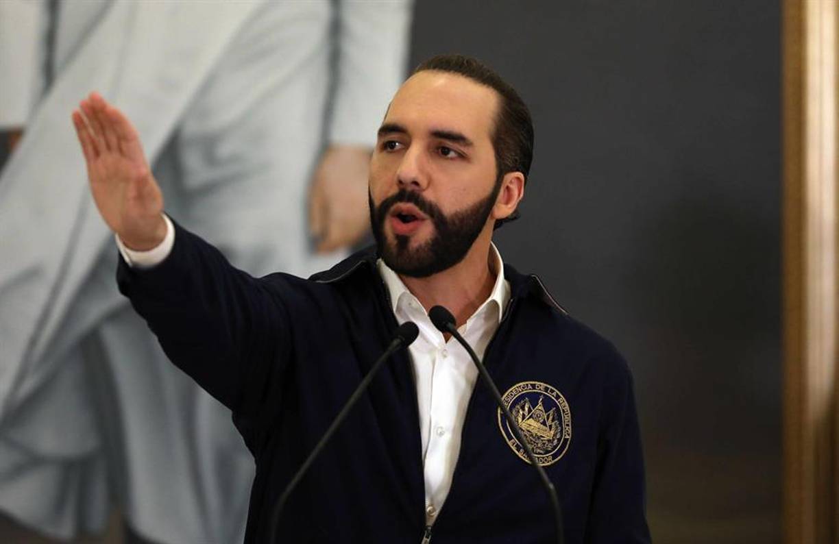 El presidente Nayib Bukele lamentó la muerte de los oficiales de la Policía y del Ejército. Además, dijo que pedirán ayuda internacional para investigar las causas del accidente. 