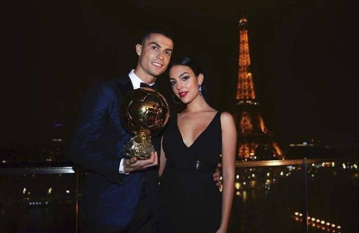 Tras darse a conocer su relación con Cristiano Ronaldo, Georgina abandonó su trabajo como dependienta y cambió su pequeño apartamento por la mansión de la estrella del Real Madrid.