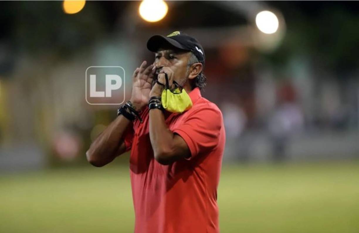 Así se comunicaba el entrenador mexicano Raúl 'Potro' Gutiérrez con sus jugadores para darles indicaciones.