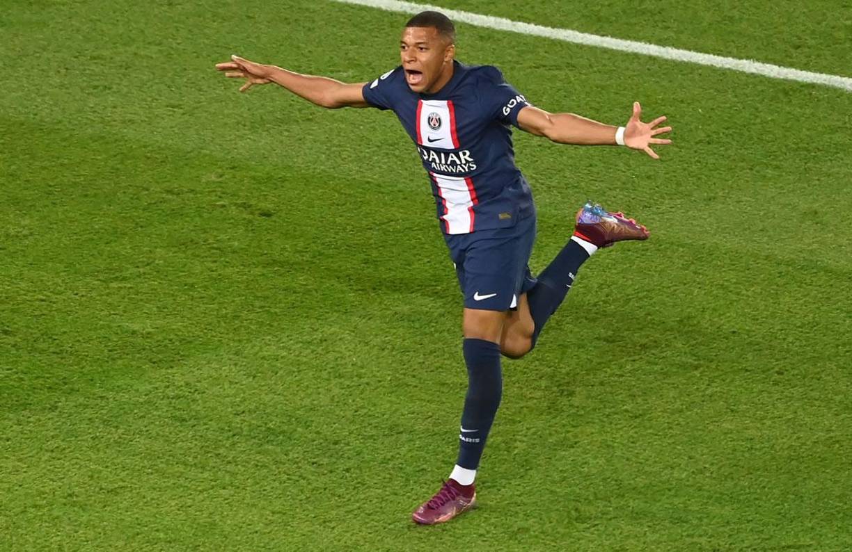 Kylian Mbappé celebrando su doblete en el Parque de los Príncipes contra la Juventus.