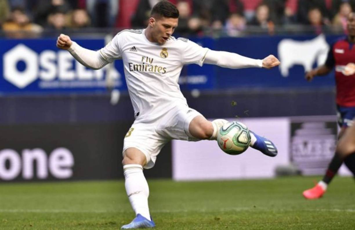 Luka Jovic: El delantero serbio ha decepcionado en el Real Madrid luego de que fue fichado tras sus grandes partidos con el Eintracht Frankfurt de Alemania. En España señalan que será dado de baja.