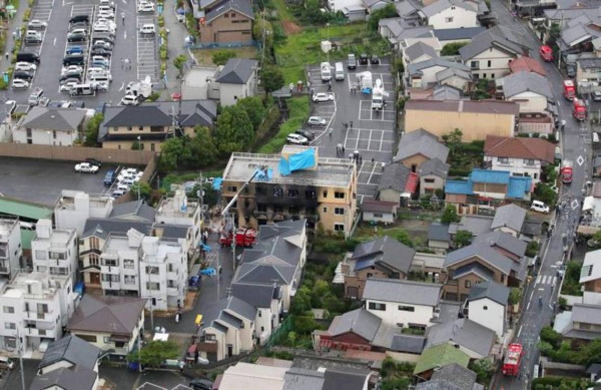 El balance de víctimas podría aumentar, pues varios empleados estaban desaparecidos, en tanto que otros 35 resultaron heridos, diez de las cuales se encontraban en condición grave. Según las autoridades unas 70 personas se encontraban en el edificio al momento del ataque.