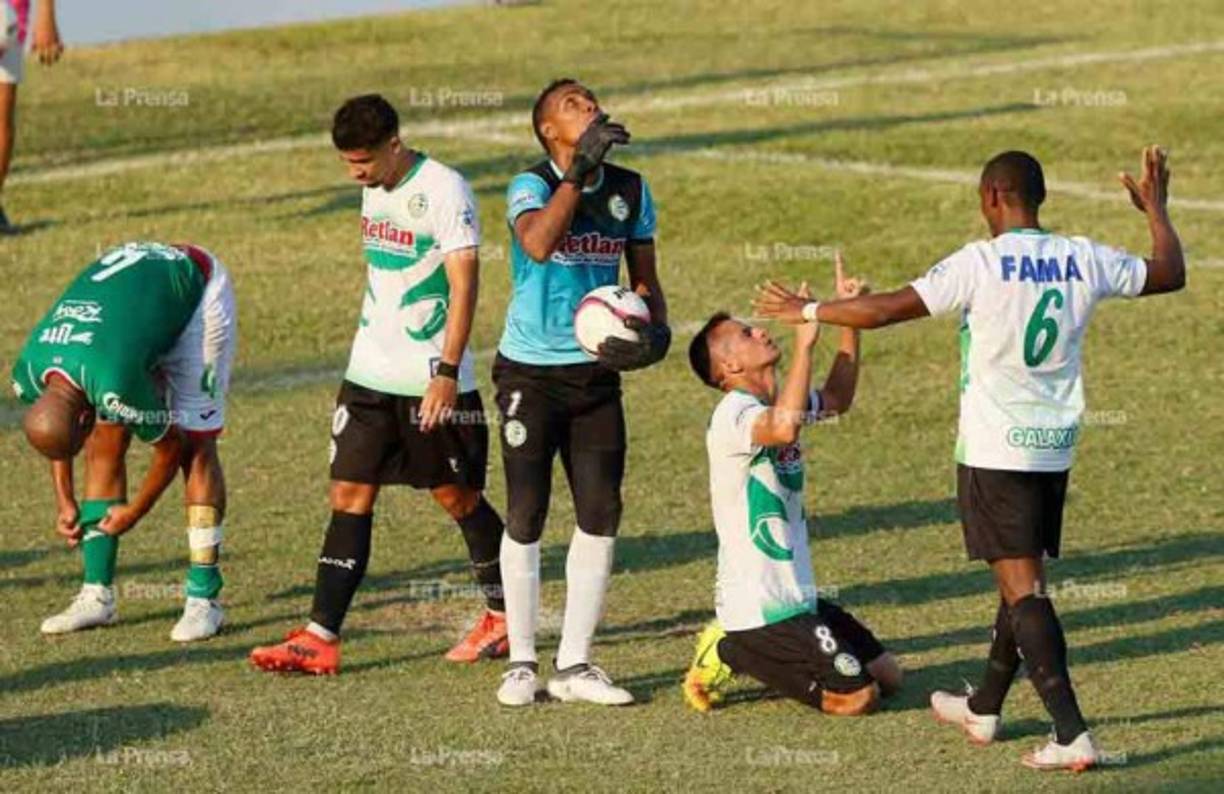 Tras el pitazo final, la plantilla del Juticalpa festejó a lo grande la victoria en el Yankel Rosenthal. Un triunfo que les podría dar la salvación.