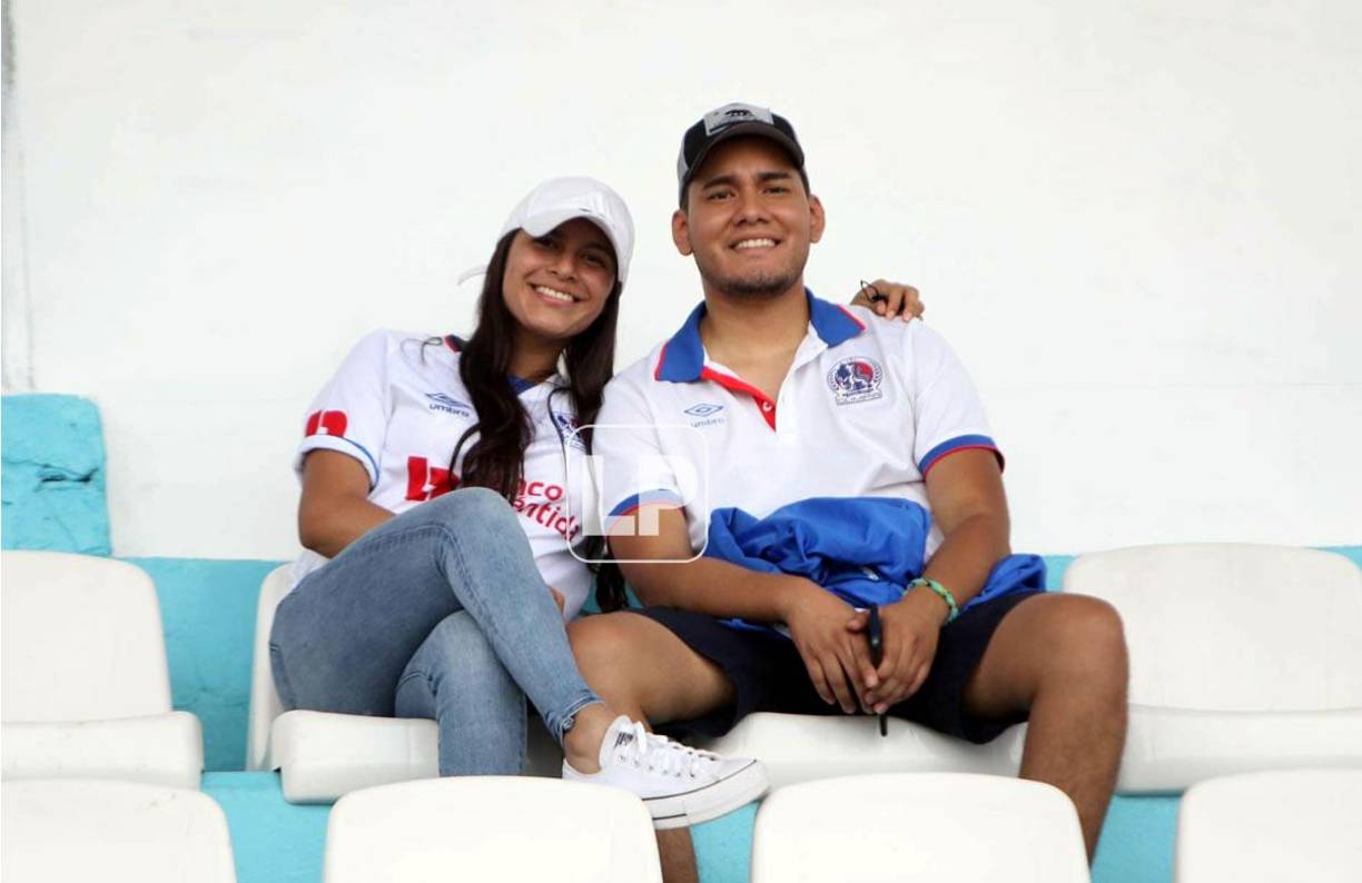 Esta pareja olimpista celebró el triunfo de su equipo contra la UPN.